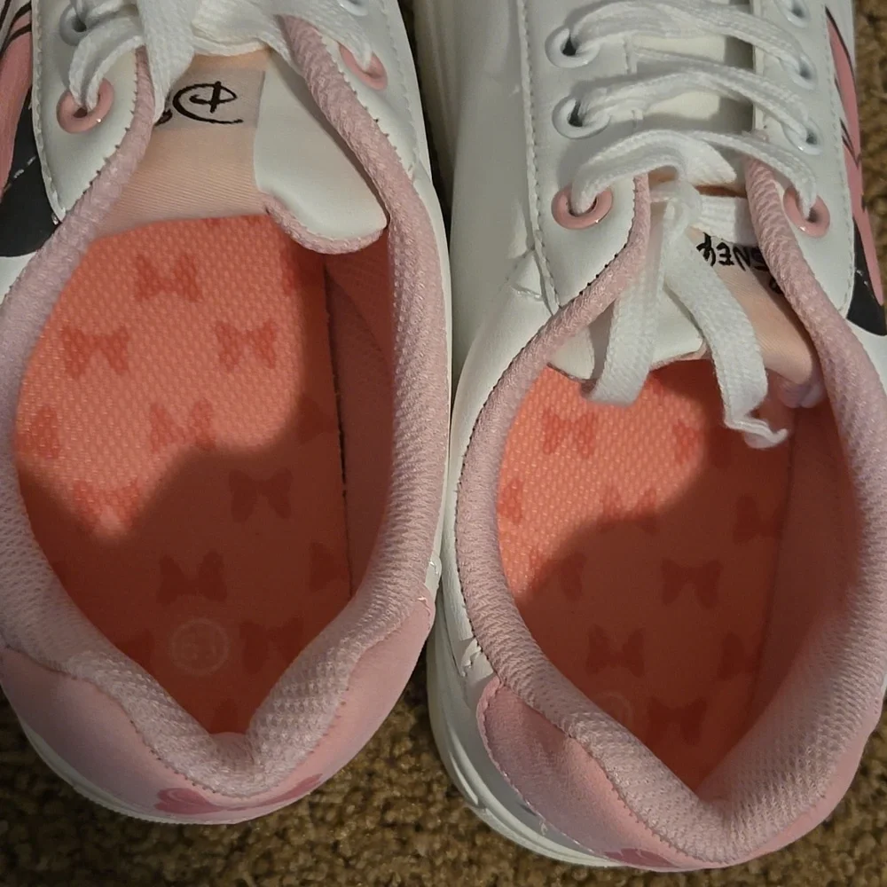Women's Disney Minnie Mouse Sneakers Size 9 NWOT - Picture 7 of 7